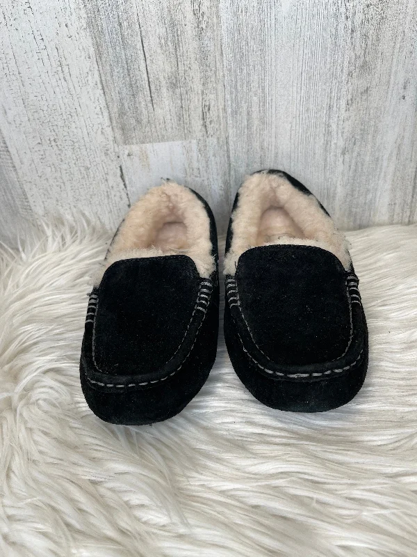 Shoes Flats Moccasin By Ugg  Size: 6