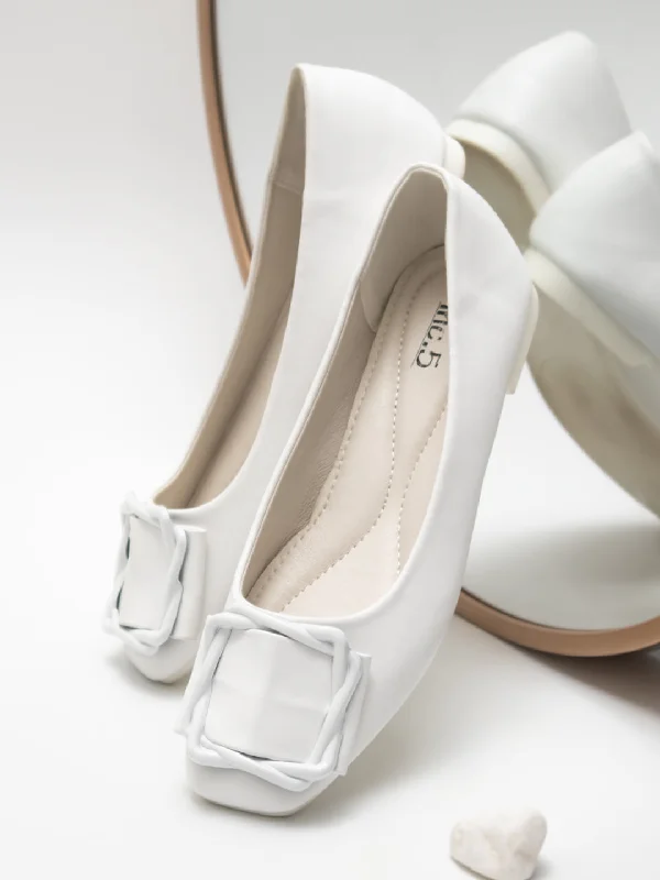 Women White Solid Buckles Flats Ballerinas