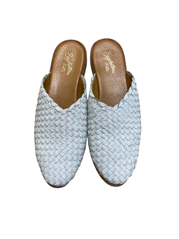 Shoes Flats By Speechless In White, Size: 6.5