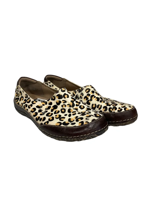 Shoes Flats By Clothes Mentor In Animal Print, Size: 9