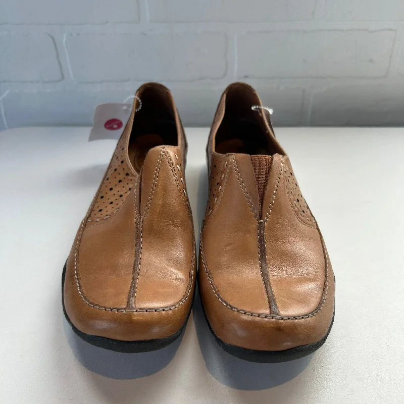 Shoes Flats By Clarks In Brown, Size: 8.5