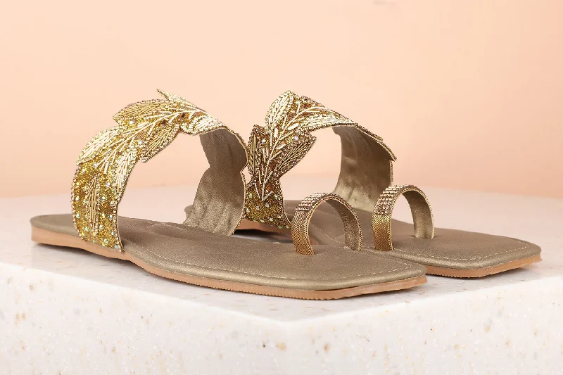 Women Antique Embellished One Toe Flats